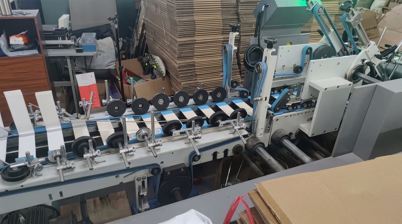 Printed folding boxes moving through the gluing line